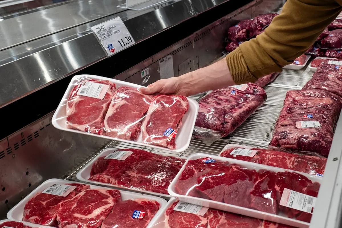Carne de res en un supermercado de Elkridge, Maryland, el 24 de octubre de 2025. (Madalina Kilroy/The Epoch Times).