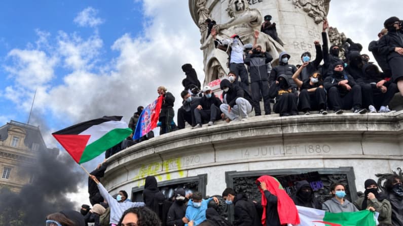 Louvre y otros museos de París cerrarán, Francia despliega 70,000 agentes ante protestas del sábado