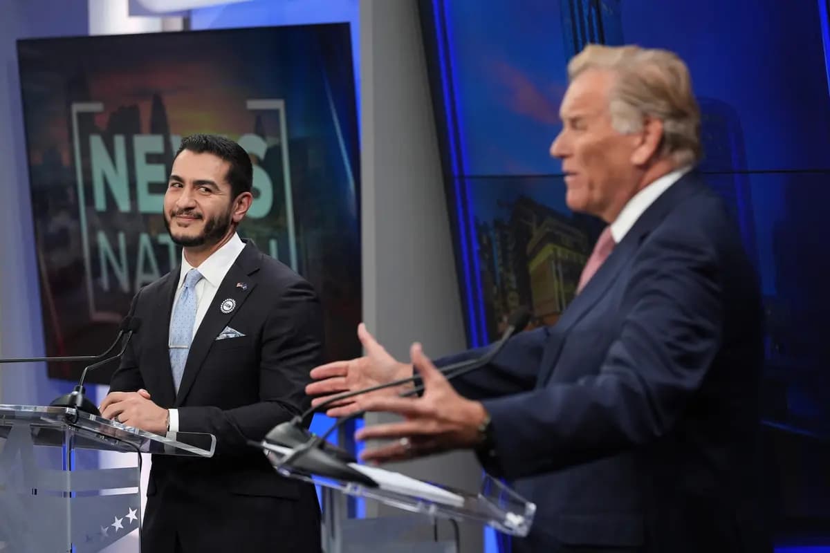 <em>El candidato republicano al Senado de los Estados Unidos, Mike Rogers (derecha), habla durante un debate televisado con el candidato demócrata al Senado de los Estados Unidos, Abdul El-Sayed, en WOOD-TV, en Grand Rapids, Michigan, el 8 de octubre de 2026. (Foto AP/Paul Sancya, Pool).</em>