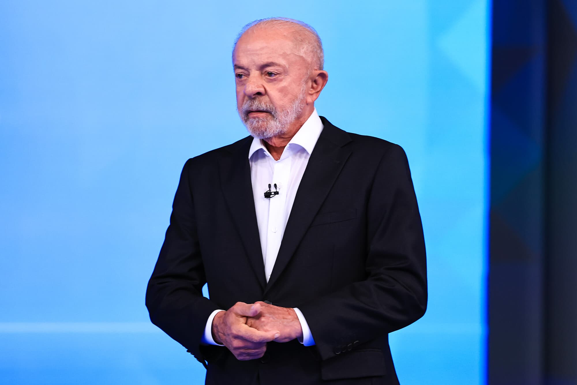 Luiz Inácio Lula Da Silva, actual presidente de Brasil y candidato presidencial del Partido de los Trabajadores (PT), observa antes de un debate previo a la segunda vuelta de las elecciones presidenciales en Brasil, en TV Globo, el 23 de octubre de 2026 en Río de Janeiro, Brasil. (Buda Mendes/Getty Images)