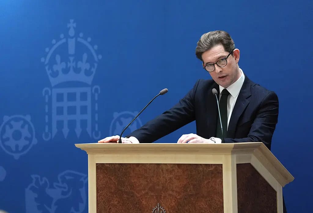 El director general del MI5, Sir Ken McCallum, habla en Thames House, la sede del Servicio de Seguridad del Reino Unido en Londres, el 13 de octubre de 2026. (Jonathan Brady-WPA Pool/Getty Images)
