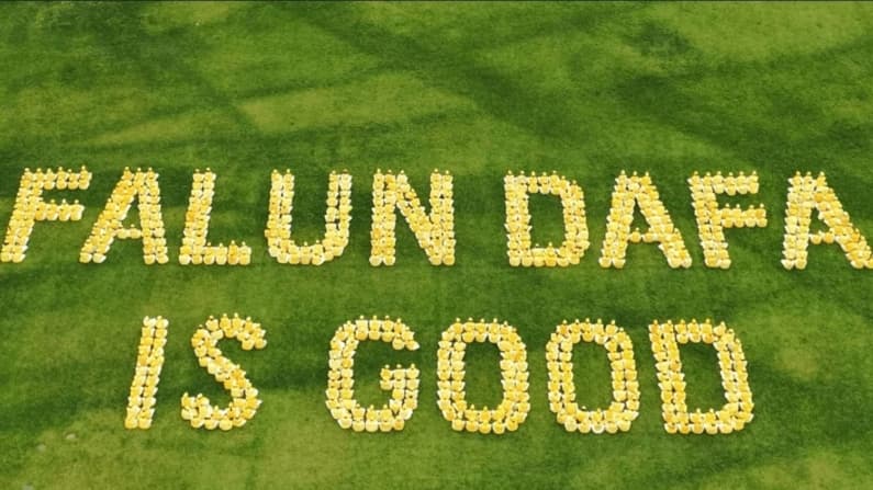 700 personas, un solo mensaje: los practicantes de Falun Dafa dejan su huella en Melbourne