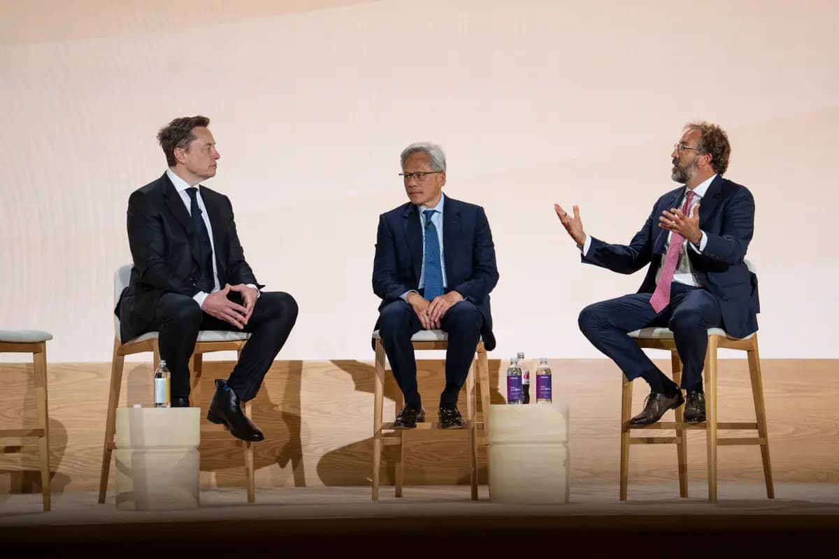 (De izquierda a derecha) El director ejecutivo de SpaceX, Elon Musk; el presidente y director ejecutivo de NVIDIA, Jensen Huang; y Gavin Baker, socio gerente y director de inversiones de Atreides Management LP, intervienen durante el evento de lanzamiento de America.gov en Washington el 29 de septiembre de 2026. (Madalina Kilroy/The Epoch Times).