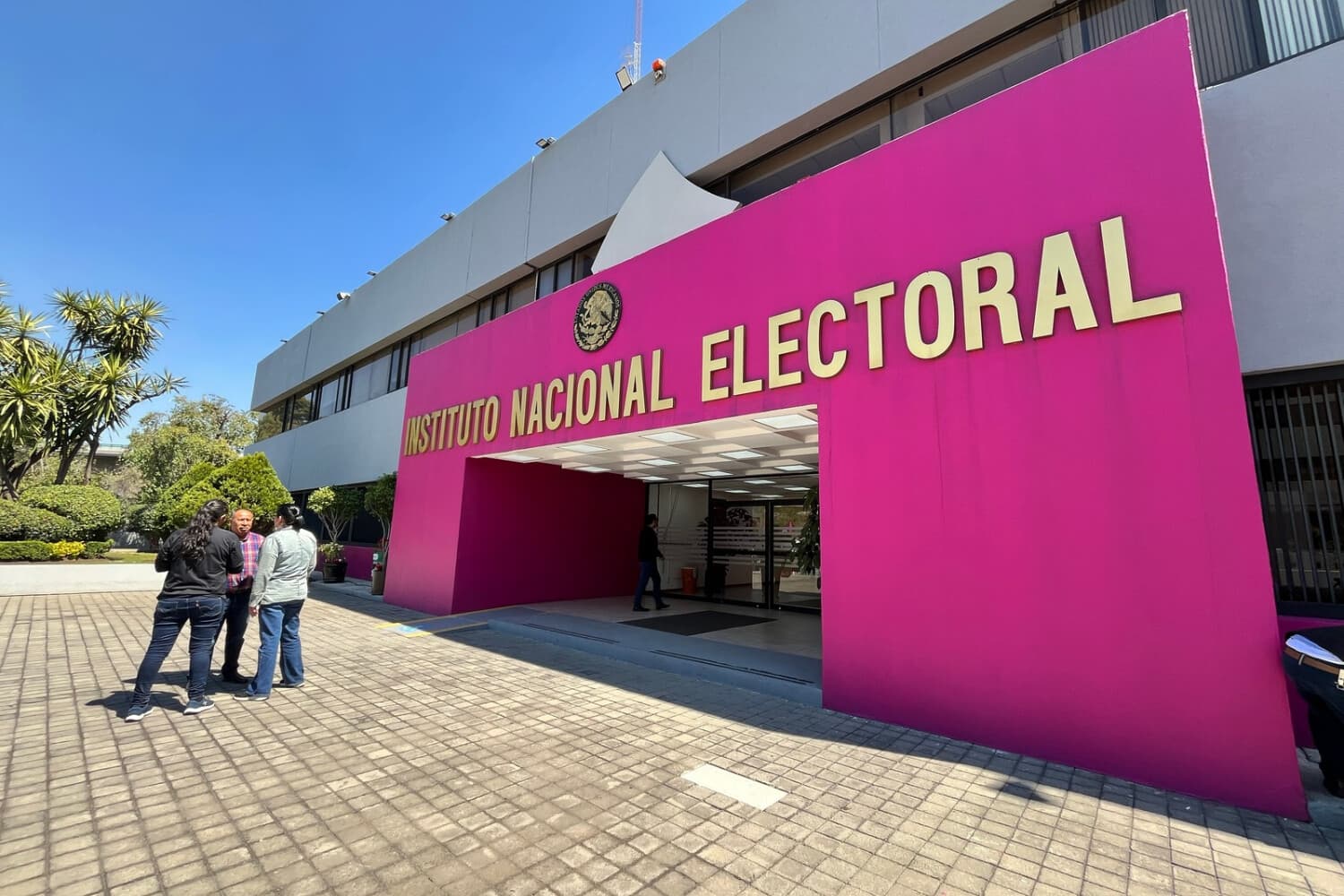 Fotografía de archivo que muestra la fachada principal del Instituto Nacional Electoral (INE), en la Ciudad de México. (EFE/ Sáshenka Gutiérrez)