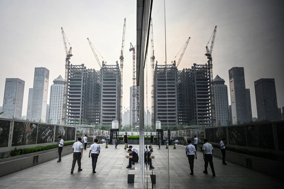Crisis inmobiliaria y de deuda en China se agravan aumentando los despidos en la construcción