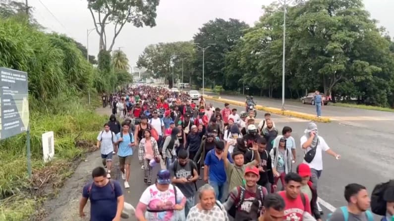 EE. UU. busca limitar las visas de 15 personas relacionadas con las caravanas migrantes