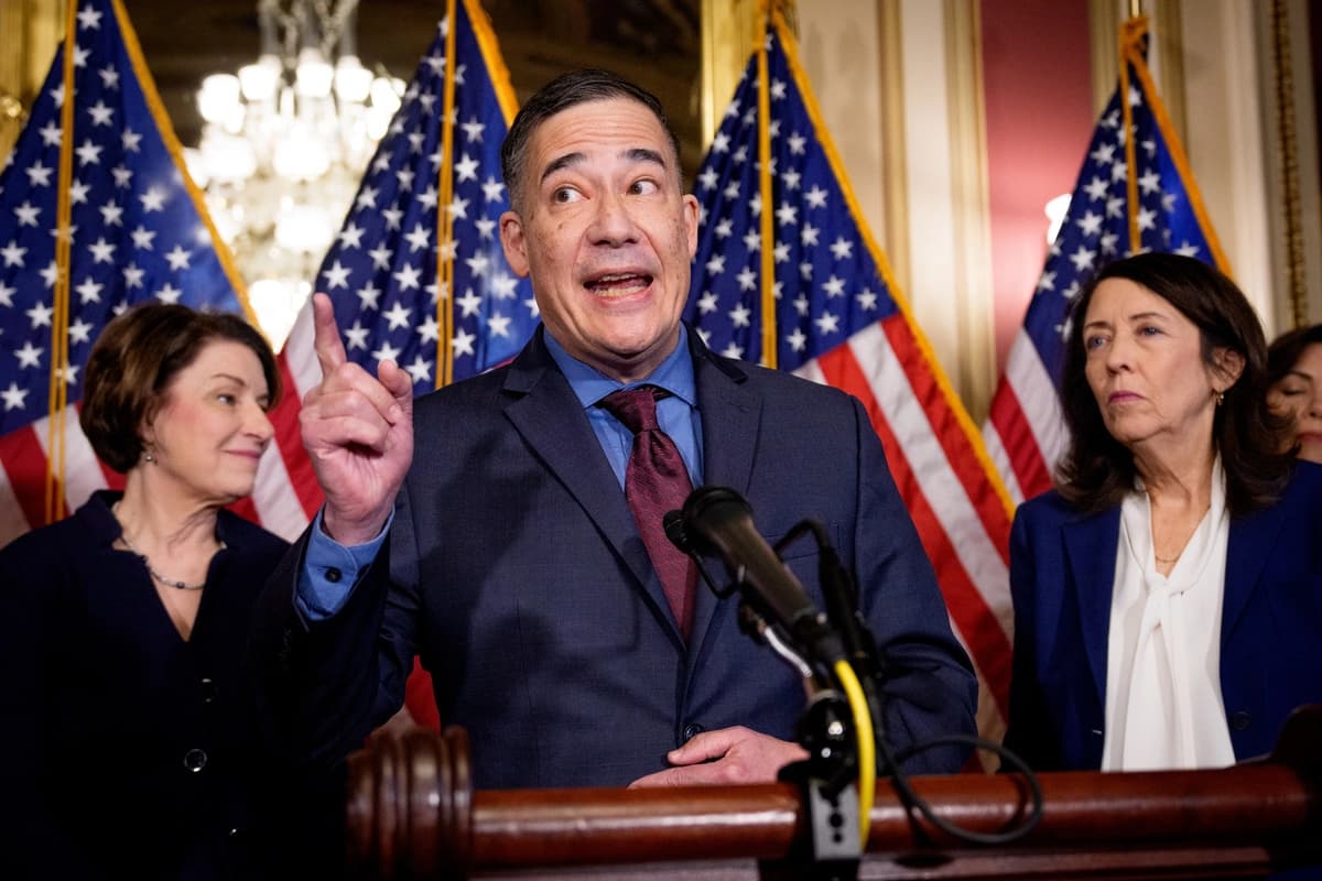 El secretario de Estado de Washington, Steve Hobbs, en Washington, el 24 de febrero de 2026. (Andrew Harnik/Getty Images)