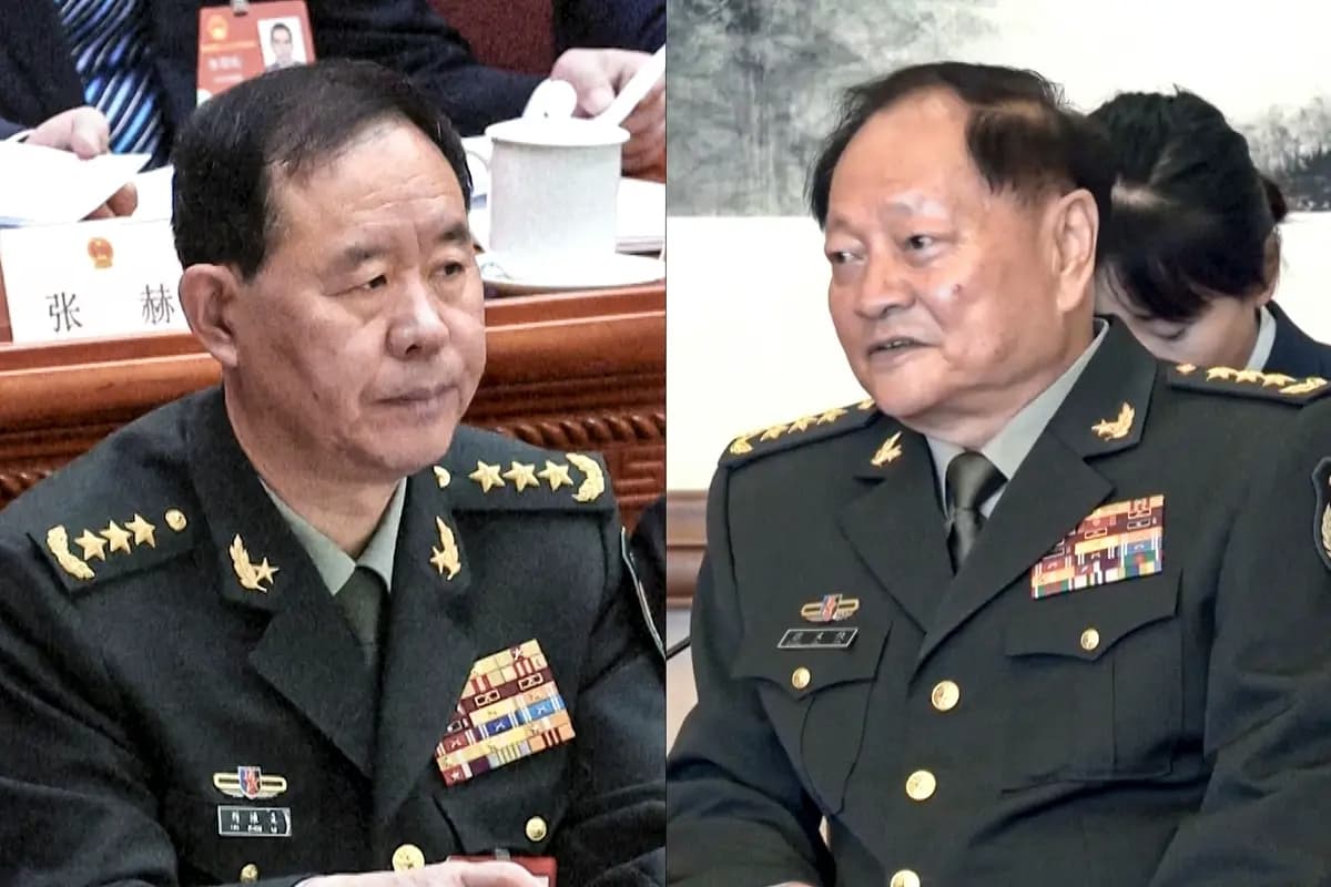 (Izquierda) Liu Zhenli en el Gran Salón del Pueblo en Beijing el 5 de marzo de 2025; (Derecha) El vicepresidente de la Comisión Militar Central de China, Zhang Youxia, asiste a un evento oficial en Beijing el 15 de octubre de 2024. (Reuters/Ministerio de Defensa de Rusia)