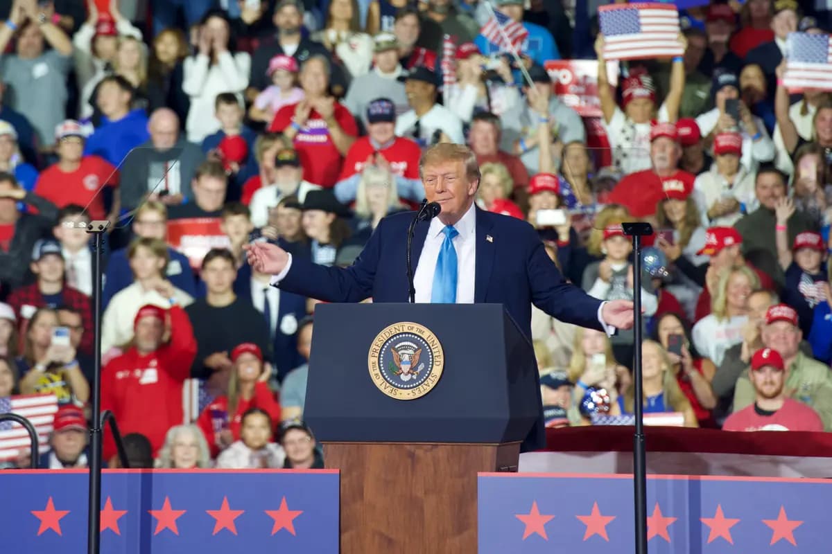 <em>El presidente Donald Trump habla durante un mitin en el Truist Arena de la Universidad del Norte de Kentucky en Highland Heights, Kentucky, el 17 de octubre de 2026. (Travis Gillmore/The Epoch Times).</em>