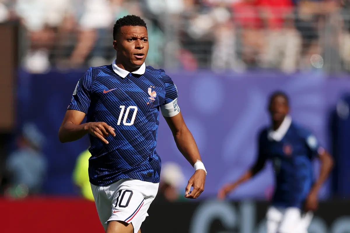 El futbolista francés Kylian Mbappé juega contra Suecia en la Copa Mundial de 2026 en East Rutherford, Nueva Jersey, el 30 de junio de 2026. (Mattia Ozbot/Getty Images).