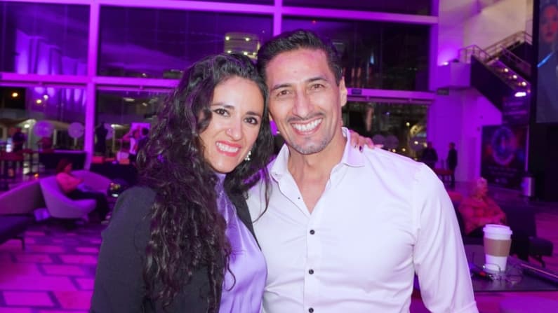 La terapeuta Ana Cristina Villegas Vallejo y su esposo Fernando Castellanos Gudiño asisten al espectáculo de Shen Yun Performing Arts en el Conjunto Santander de Artes Escénicas en Guadalajara, México, el 7 de mayo de 2024. (Sonia Wu/The Epoch Times)