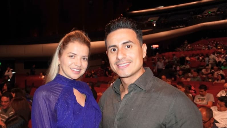 Óscar Posada, empresario exportador, y Violeta Stratan, empresaria, asistieron al espectáculo de Shen Yun Performing Arts en el Auditorio Nacional el 4 de mayo de 2024 en la Ciudad de México, México (Sonia Wu/The Epoch Times)