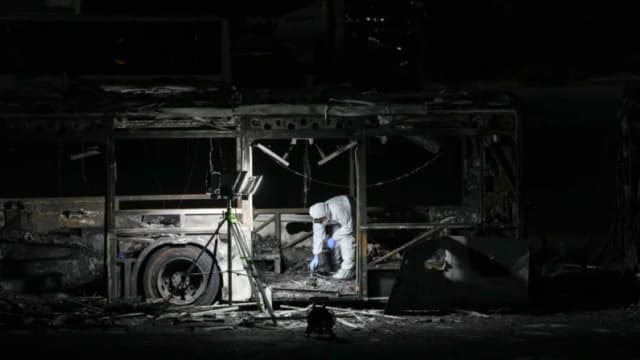 Explosiones de bomba dañan tres autobuses en Israel, dos artefactos más fueron desactivados