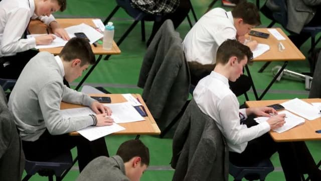 ¿Qué pasará con los préstamos estudiantiles si se reduce o elimina el Departamento de Educación?