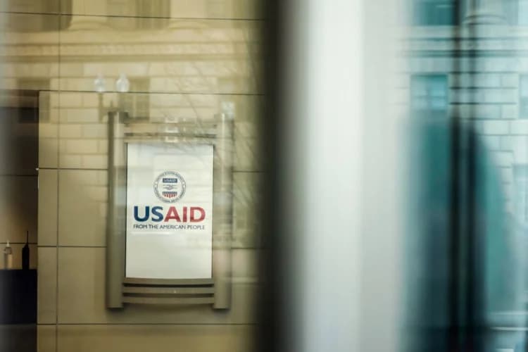 El vestíbulo de la sede de la Agencia de los Estados Unidos para el Desarrollo Internacional (USAID) en Washington, el 3 de febrero de 2025. (Kevin Dietsch/Getty Images)