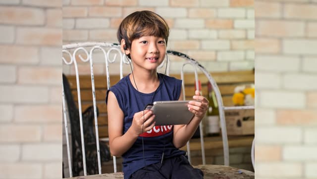 El tiempo frente a la pantalla se relaciona con un mayor riesgo de miopía en niños: estudio