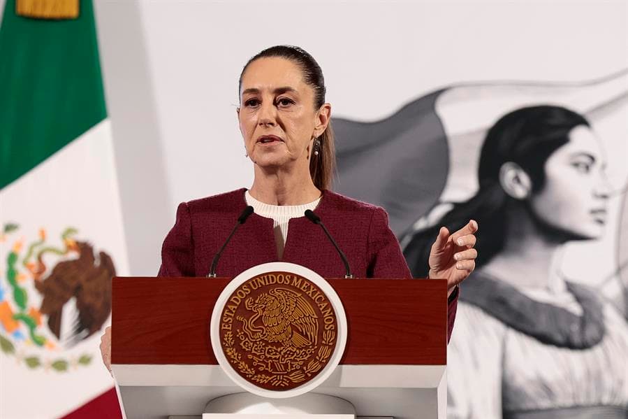 La presidenta de México, Claudia Sheinbaum, participa el 24 de febrero de 2025 durante su conferencia matutina en Palacio Nacional de la Ciudad de México (México). EFE/ José Méndez