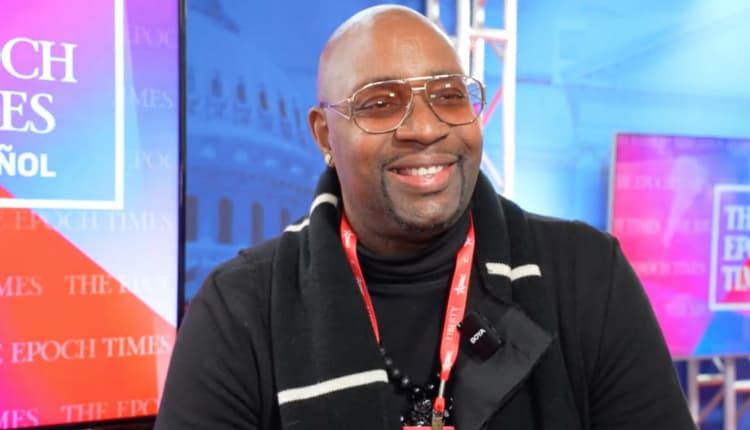 Cantante y compositor B. Tylor en la CPAC en Washington, D.C. 2025. (Líderes del Mundo Hispano)