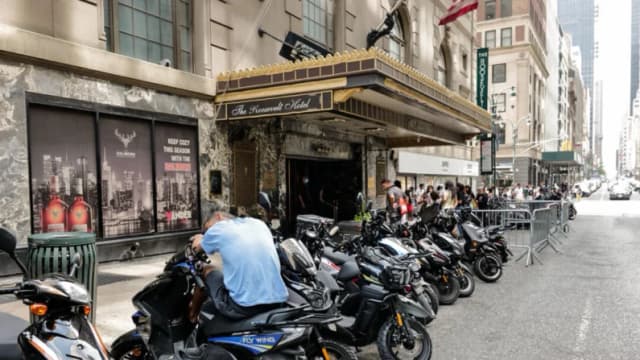 Alcalde de Nueva York dice que se cerrará el albergue para inmigrantes ilegales del Hotel Roosevelt