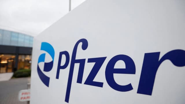 Pfizer reincorpora a exjefe de medicamentos de la FDA como directora médica
