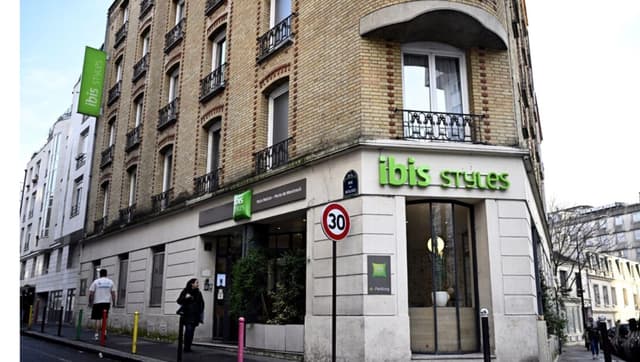 Detienen a mujer estadounidense tras arrojar a su bebé desde la ventana de un hotel en París