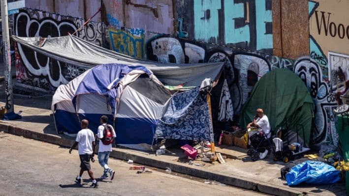 Un campamento de personas sin hogar en Los Ángeles, el 7 de agosto de 2024. (John Fredricks/The Epoch Times)
