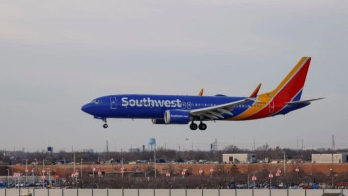 Un avión de Southwest interrumpe aterrizaje en Chicago Midway y evita chocar con avión privado