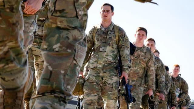 Memorándum del Pentágono dice que los militares estadounidenses transgénero serán apartados del ejército en junio