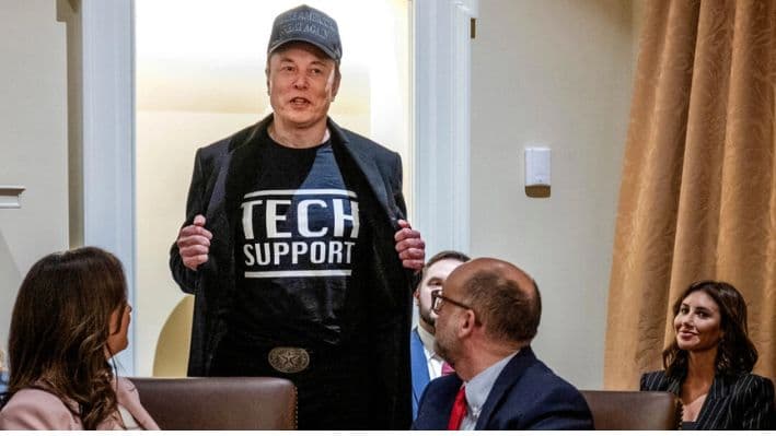 Elon Musk en la primera reunión del gabinete del presidente Donald Trump, en Washington, el 26 de febrero de 2025. (Jim Watson/AFP vía Getty Images)