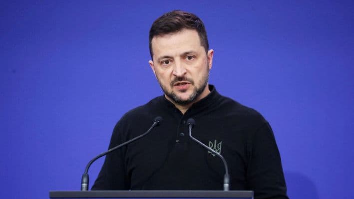 El presidente ucraniano, Volodymyr Zelenskyy, habla en una conferencia de prensa durante la Cumbre de la Comunidad Política Europea en Budapest, Hungría, el 7 de noviembre de 2024. (Bernadett Szabo/Reuters)