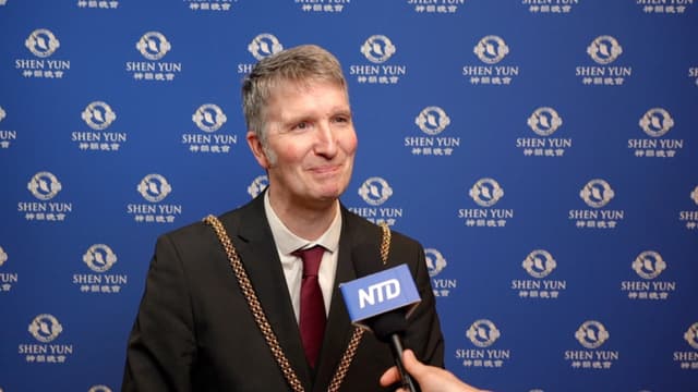 Alcalde y alcaldesa de Reino Unido "impresionados" por Shen Yun, piden a los artistas que vuelvan
