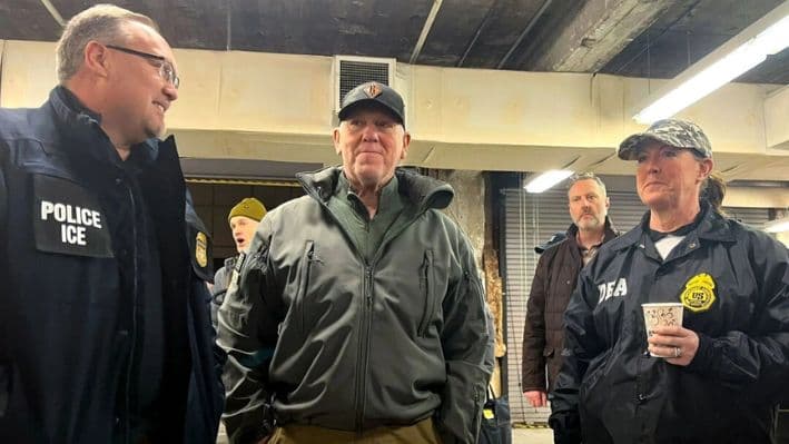 El zar fronterizo de la Casa Blanca, Tom Homan, asiste a una reunión de agentes federales encargados de hacer cumplir la ley en materia de inmigración en Chicago, el 26 de enero de 2025. (Administración de Control de Drogas)