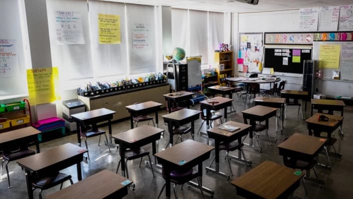 El Departamento de Educación recorta USD 600 millones de programas de formación ideológica a profesores