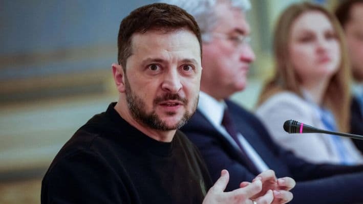 El presidente de Ucrania, Volodímir Zelenski, asiste a una conferencia de prensa en Kiev, Ucrania, el 8 de enero de 2025. (Alina Smutko/Reuters)