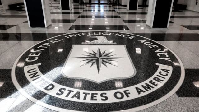Juez impide temporalmente despidos de agentes de la CIA vinculados a DEI