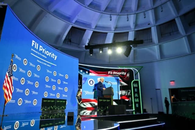 Trump defiende el "Estados Unidos primero" y critica a Zelenski durante cumbre de inversión saudí