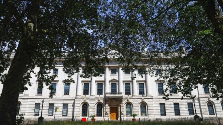 Comisión del Congreso de EE. UU. ve "grandes" riesgos de seguridad con mega embajada china en Londres