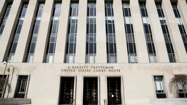 Juez federal permite a la Administración Trump continuar con los despidos de trabajadores federales