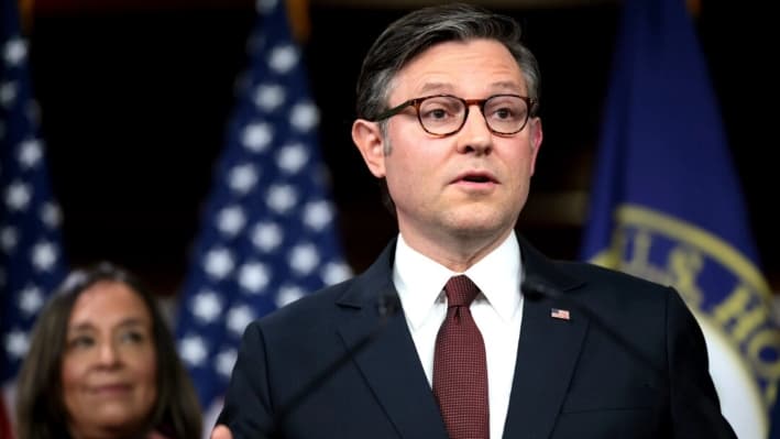 El presidente de la Cámara de Representantes, Mike Johnson (R-La.), habla en una conferencia de prensa en el Capitolio de Estados Unidos, en Washington, el 5 de febrero de 2025. (Win McNamee/Getty Images)
