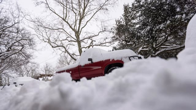 Nevadas provocan accidentes en Virginia y Carolina del Norte, mientras aire ártico trae un frío récord