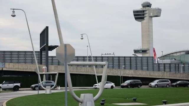 Musk pide a los controladores aéreos que salgan del retiro