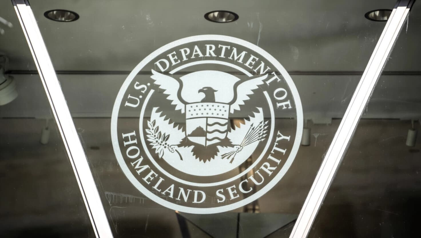 Inmigrantes de Ucrania y seis países demandan al Gobierno por límite a la libertad condicional