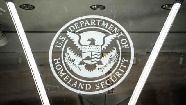 Inmigrantes de Ucrania y seis países demandan al Gobierno por límite a la libertad condicional