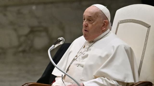 El papa Francisco ya no está en peligro, pero médicos prolongan su hospitalización