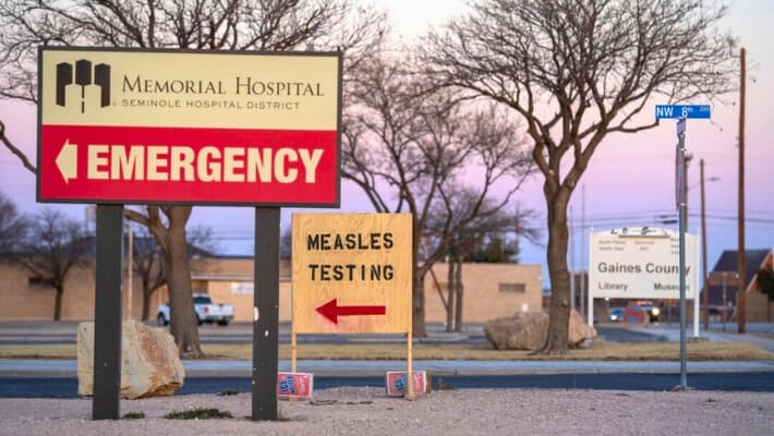 Un centro de pruebas del sarampión en Gaines County, Texas, el 27 de febrero de 2025. (Jan Sonnenmair/Getty Images)