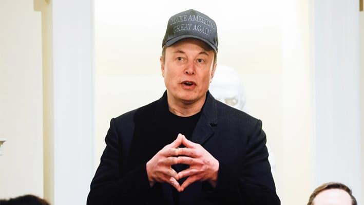 Elon Musk habla durante una reunión de gabinete con el presidente Donald Trump en la Casa Blanca en Washington el 26 de febrero de 2025. (Pool vía AP)