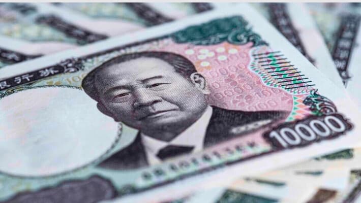 Trump advierte a Japón y China contra la devaluación de sus monedas