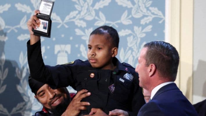 Trump nombra a sobreviviente de cáncer de 13 años como agente del Servicio Secreto en el Congreso