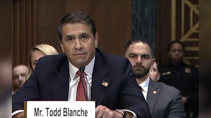 En esta imagen de vídeo, Todd Blanche testifica durante su audiencia de confirmación en Washington el 12 de febrero de 2025. Más tarde fue confirmado como fiscal general adjunto. (The Epoch Times a través del Comité Judicial del Senado)