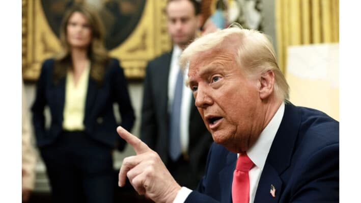 El presidente Donald Trump habla tras firmar órdenes ejecutivas en el Despacho Oval de la Casa Blanca en Washington el 6 de marzo de 2025. Alex Wong/Getty Images